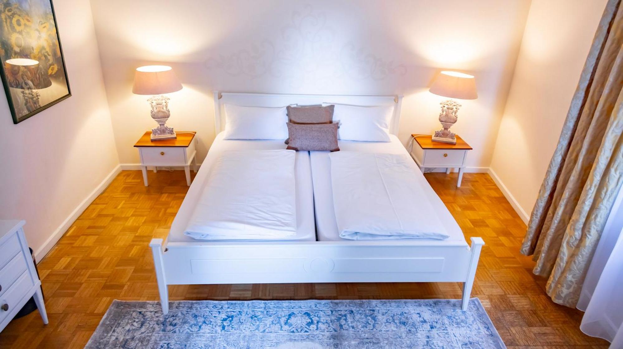 Hotel Loewen-Weinstube メーアスブルク エクステリア 写真