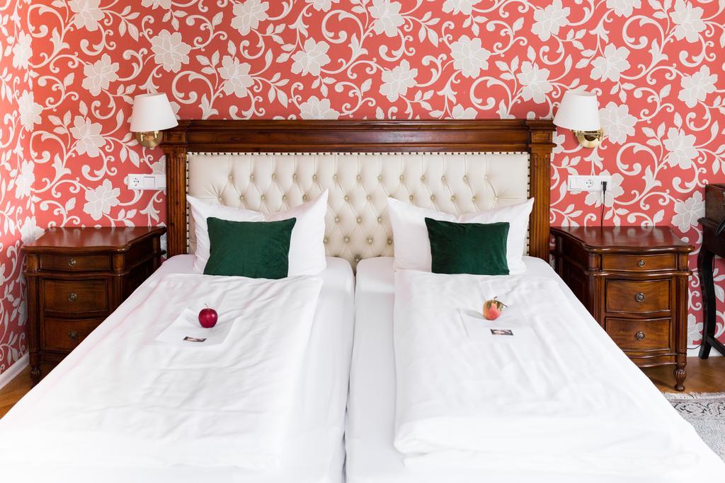 Hotel Loewen-Weinstube メーアスブルク エクステリア 写真