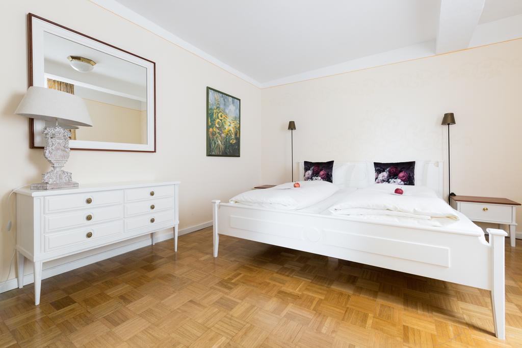 Hotel Loewen-Weinstube メーアスブルク エクステリア 写真