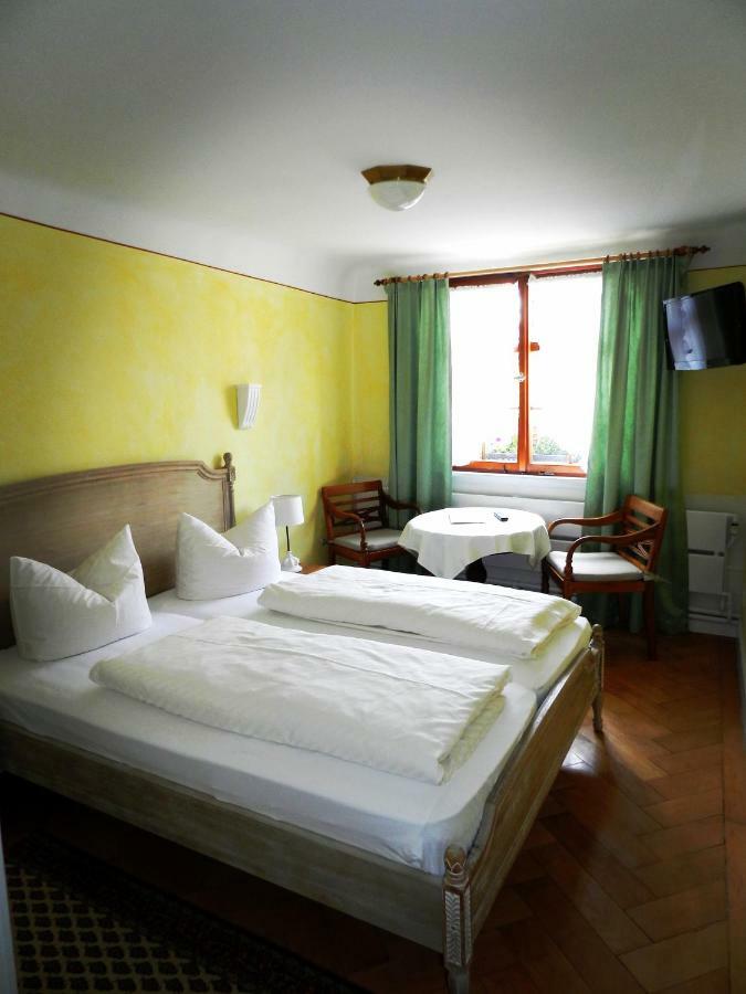 Hotel Loewen-Weinstube メーアスブルク エクステリア 写真