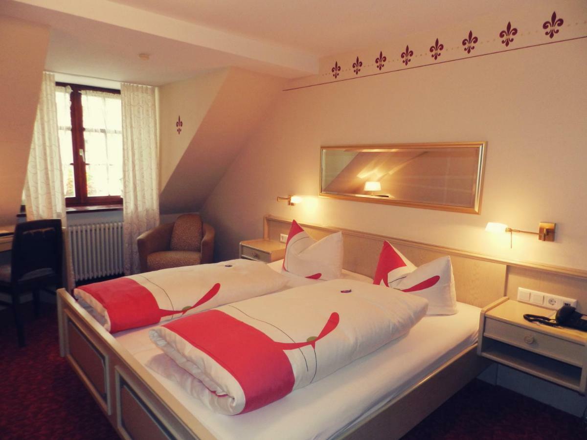 Hotel Loewen-Weinstube メーアスブルク エクステリア 写真