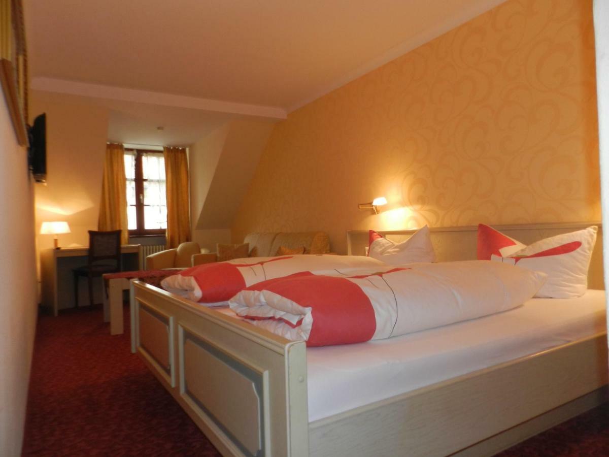 Hotel Loewen-Weinstube メーアスブルク エクステリア 写真